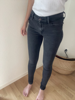 Schwarze Jeans 710 Super Skinny