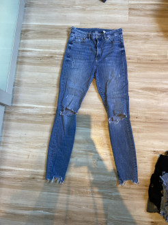 Jeans with hole