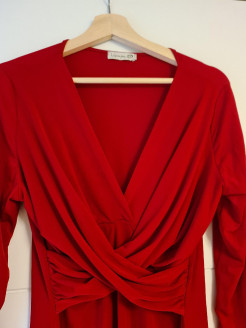 Robe rouge drapée, NEW