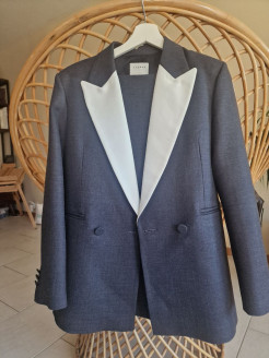 Elegant and chic suit Sandro. New-brand