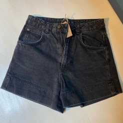 Zara denim shorts - size 34