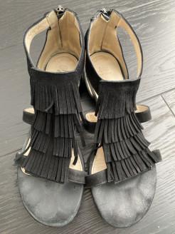 Schwarze Sandaletten aus Wildleder