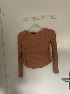 Leichter, dünner Pullover im Crop-Top-Stil