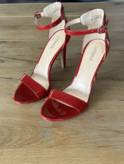 Sandals with stiletto heels