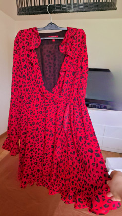 Rotes Kleid Guess