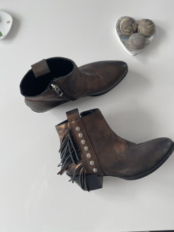 Bottines genre santiag en cuir