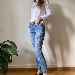 Jeans avec broderies 