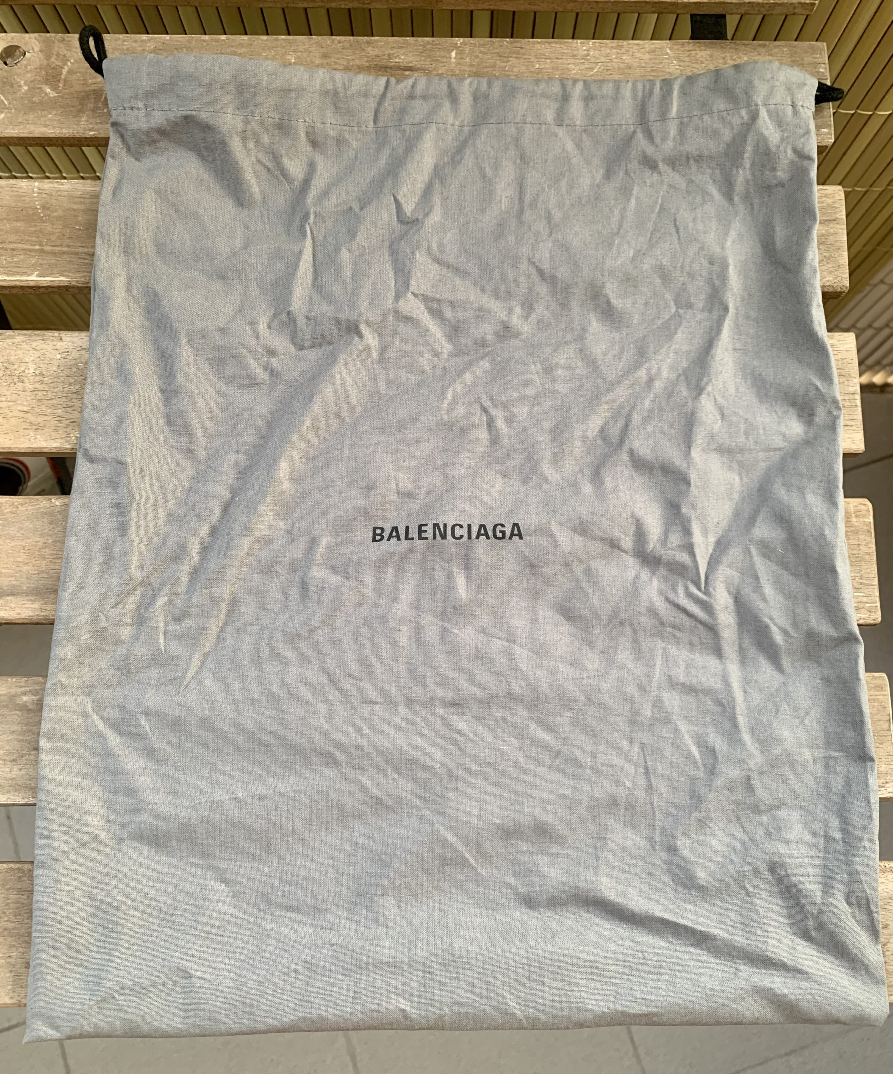 Balenciaga speed discount trainer dust bag