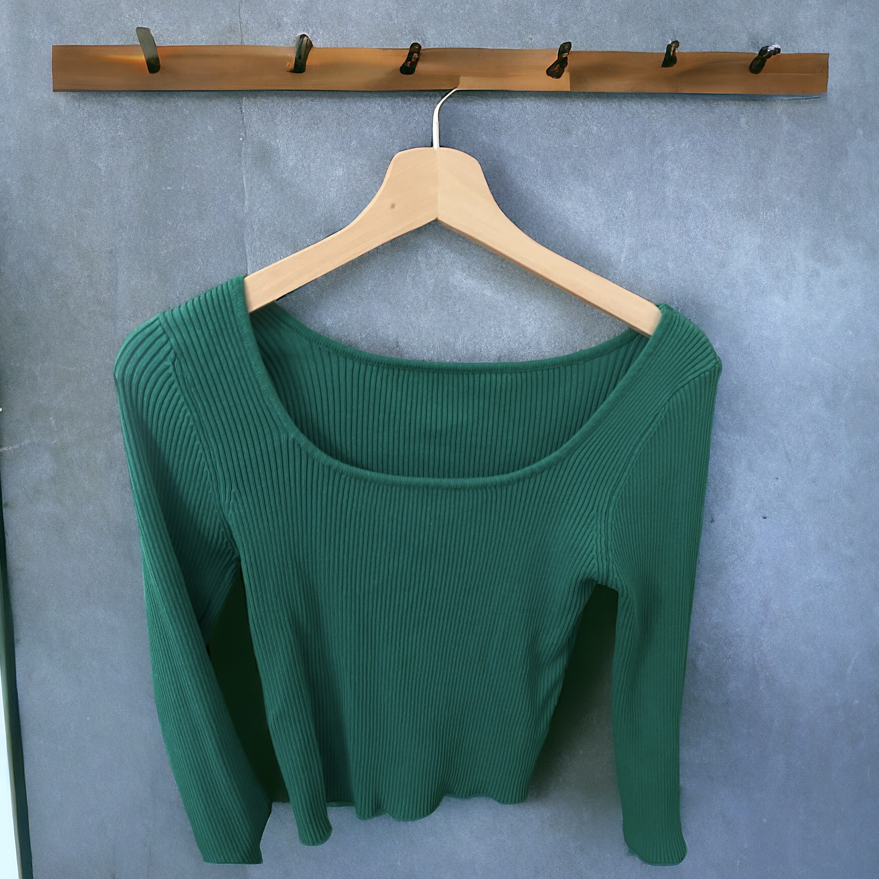 Grüner Pullover