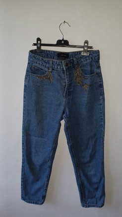 Jeans avec poches brodées