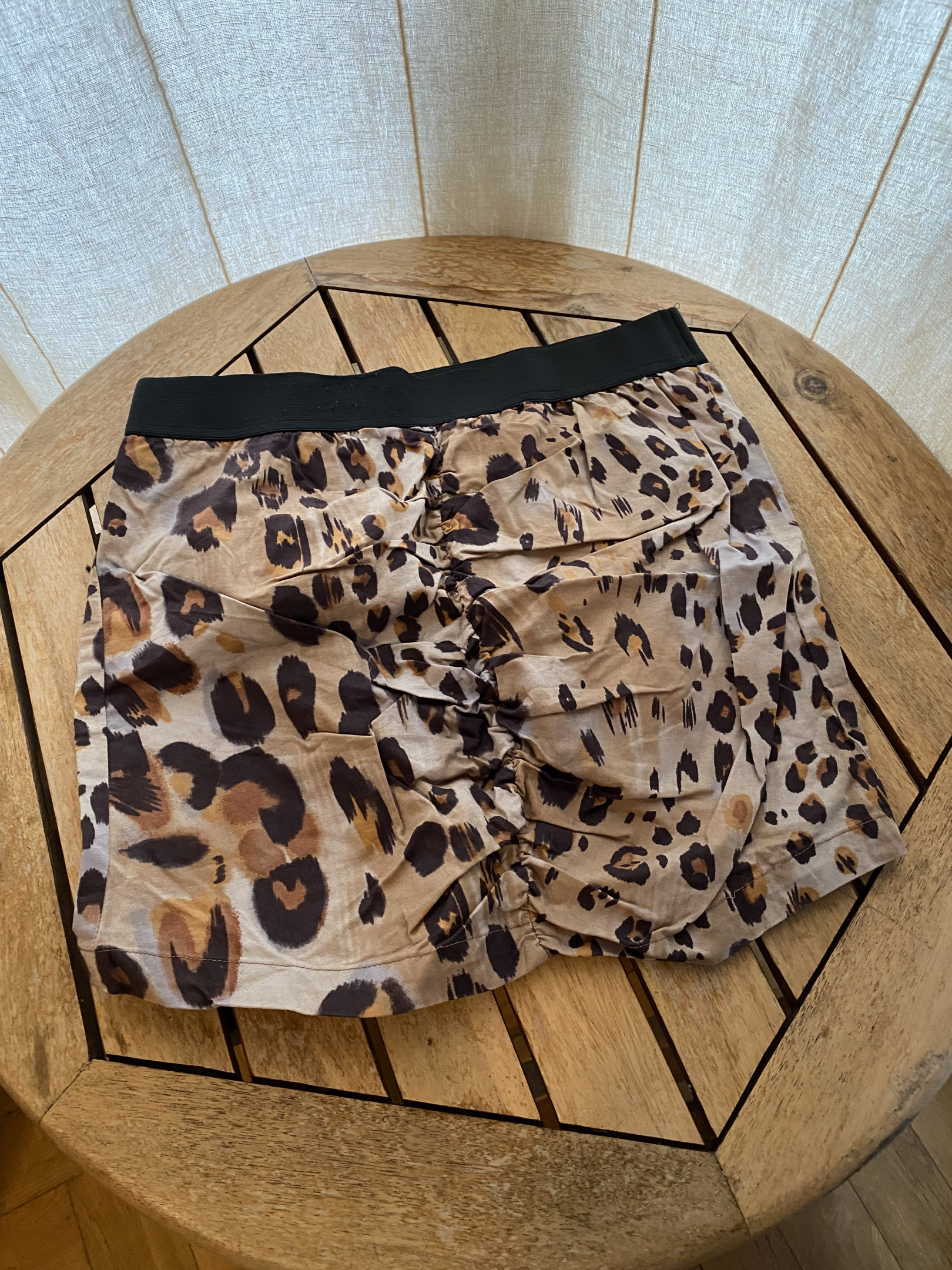 Animal print skirt, elastic waistband. Size M