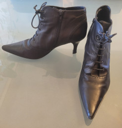Black heel