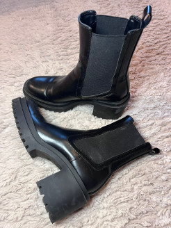 Heeled boot