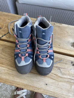 Hiking boots Size 33