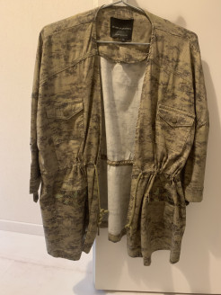 Leichte Saharienne in Khaki im Militär-Look