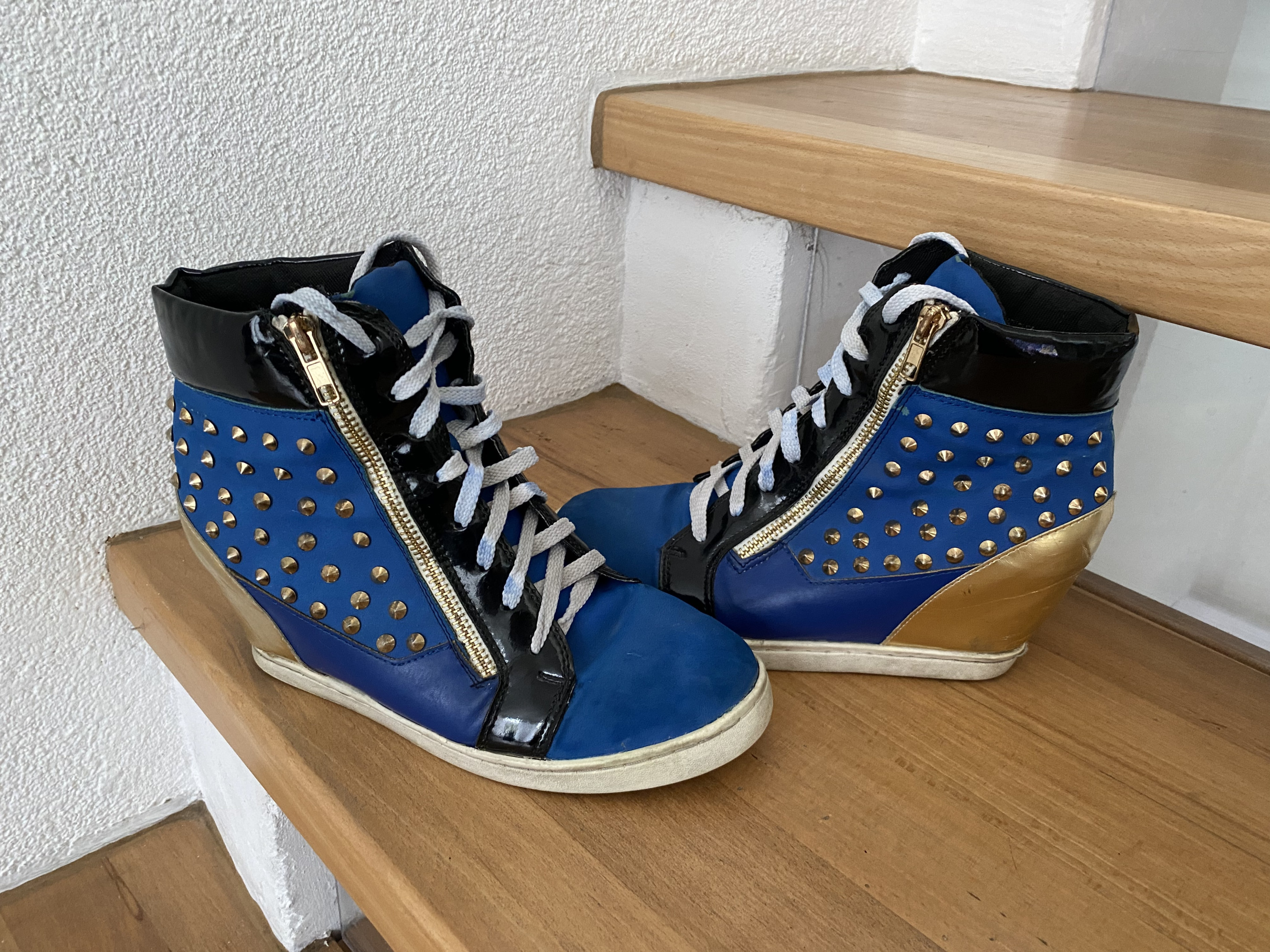 Wedge-Sneaker in Electric Blue