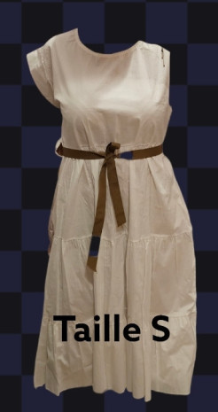Langes weißes Kleid