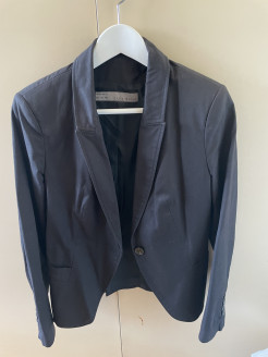 Schwarzer Blazer