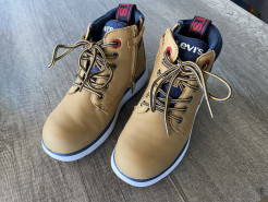 Levi's Vermont Boots Brand new! SIZE 32 EU