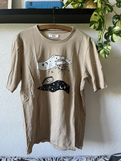 Beige T-shirt with black&white design S