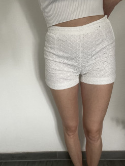 Weiße Shorts mit Muster