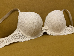White bra with lace (70E)