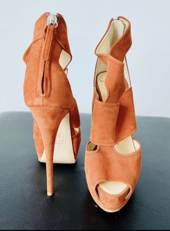 Wunderschöne Giuseppe Zanotti Pumps aus Leder (Suede) Neuware