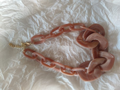 Fantasie-Halskette aus Acryl in Rosa