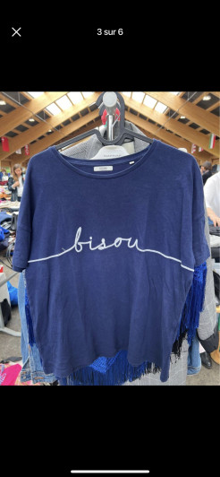 Blue T-shirt with embroidered detail