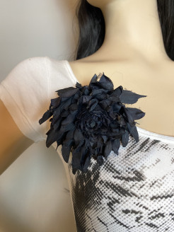 Black elastic flower and brooch