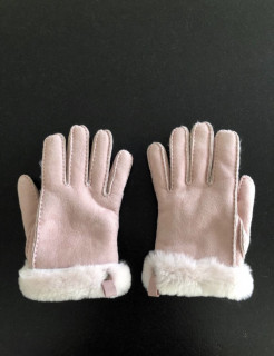 UGG pink gloves