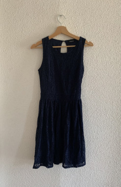 Robe bleu marine en dentelle 