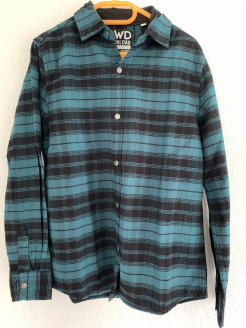 Green and black shirt size 146/152