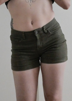 Khaki mini shorts Noisy May