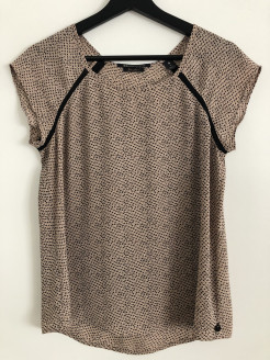 Short-sleeved top