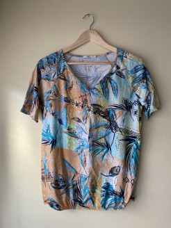 Colourful t-shirt with leaves