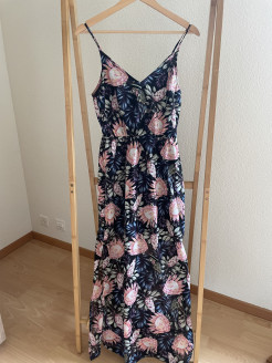 Langes Kleid mit Blumenmuster