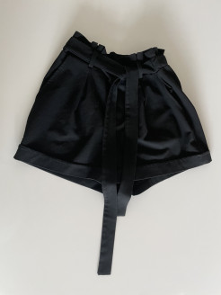 Schwarze Shorts