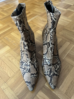 Heeled boots