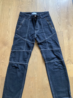 Bershka - Schwarze Straight Jeans - EUR38 - versandkostenfrei