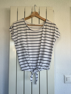 Striped t-shirt - size M - bow at waist