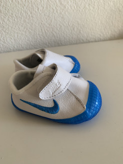 Mini baskets Nike pour bébé