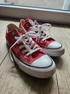 Roter Converse