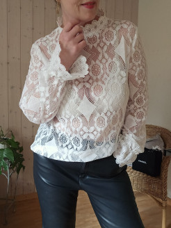 Blouse in broderie anglaise