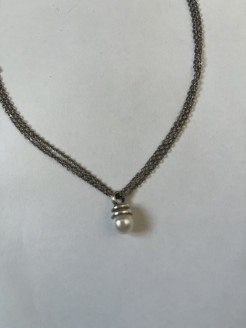 Halskette aus Perlen und Silber