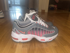 Air max tailwind grey and pink