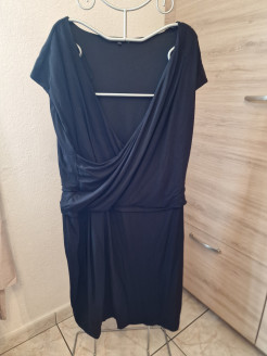 Schwarzes Kleid