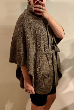 Poncho cape with knitted waistband