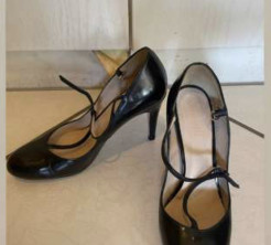 Shiny black leather pumps size 37