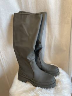 Khaki boots Zara